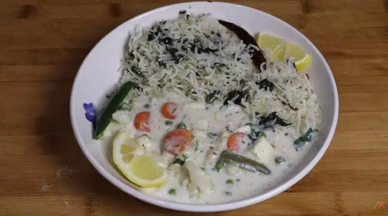 クリーミーなカリフラワーのパニールとほうれん草のライスボウル – Manjula’s Kitchen
