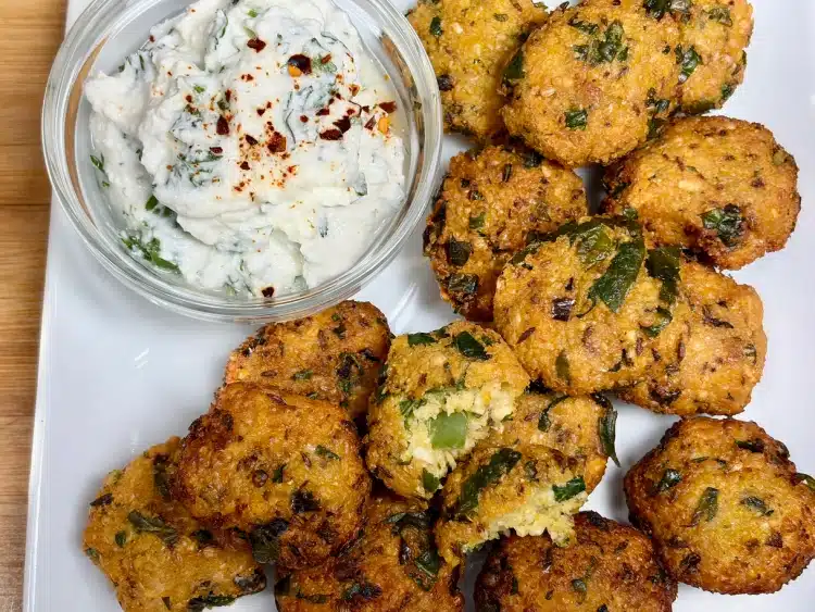 ダル・クリスピー・ヴァダ、ダル・パコラ、おいしい前菜、簡単なインドのスナックのレシピ – Manjula Kitchen