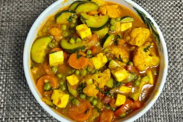 パニールマサラベジタリアンカレー、手早くておいしい、シンプルな毎日の夕食のアイデア